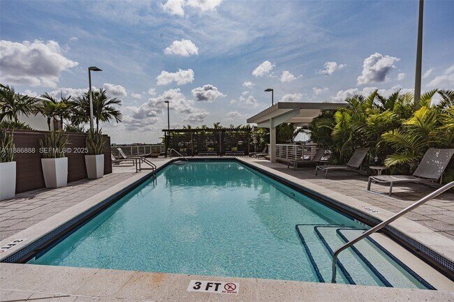 Building Photo - 3250 NE 1st Ave