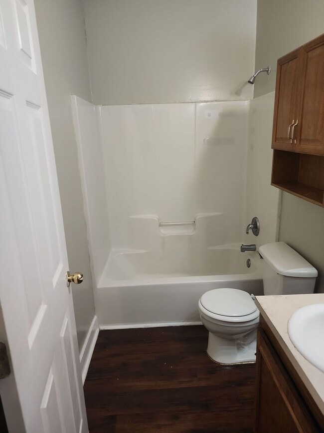 Building Photo - Prime North Columbus Location – 3 Bedrooms, 2 Baths - COMING SOON!