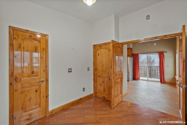 Building Photo - Eagle River Valley Escape