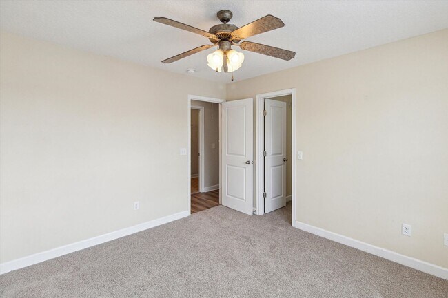 Building Photo - AVAILABLE JUNE [PETS PERMITTED]