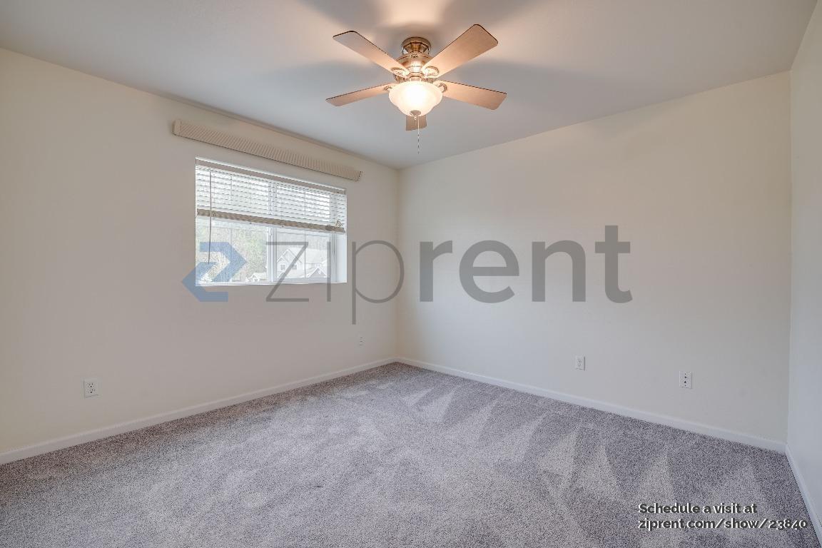 Building Photo - 4406 Roxanna Loop SE