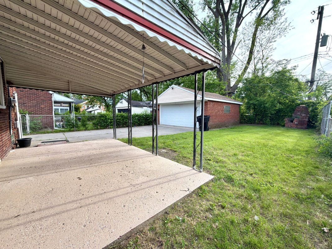 Building Photo - 18235 Tracey St