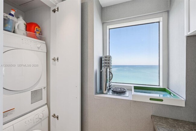 Building Photo - 10275 Collins Ave