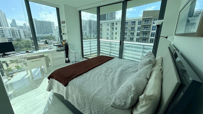 Building Photo - 460 NE 28th St