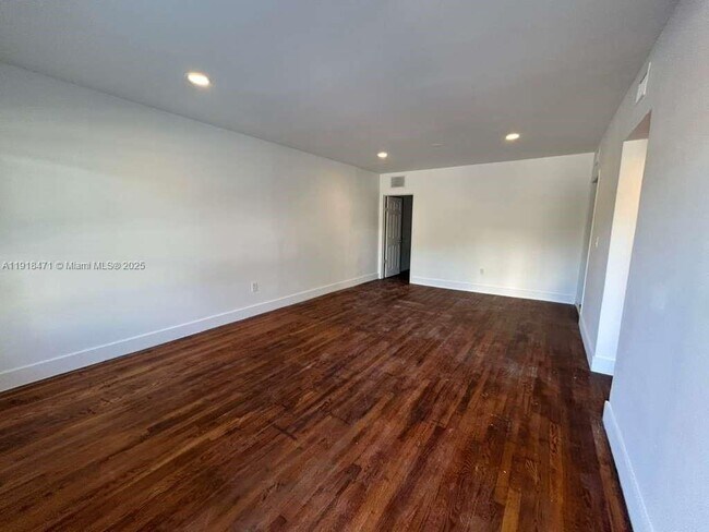 Building Photo - 9760 Bay Harbor Terrace