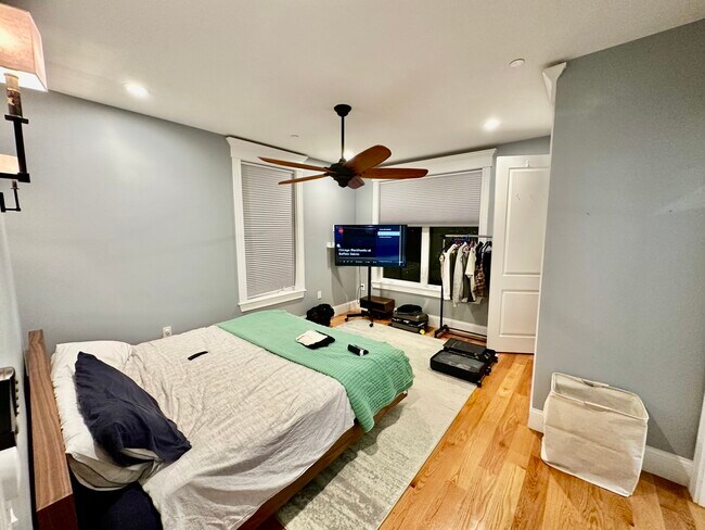 Building Photo - 11 S Mason St