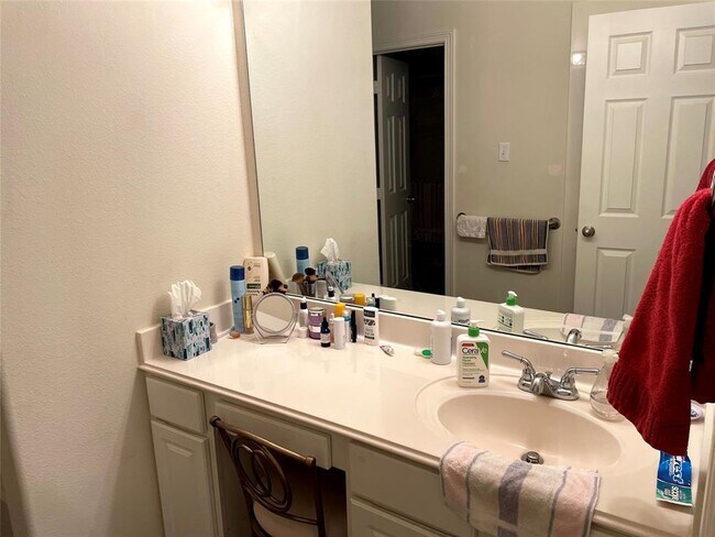 Building Photo - 12755 Mill Ridge Dr