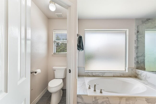 Building Photo - 1107 Hollybrook Cove