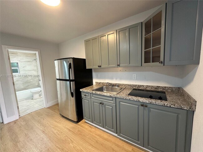 Building Photo - 1429 SW 3rd St