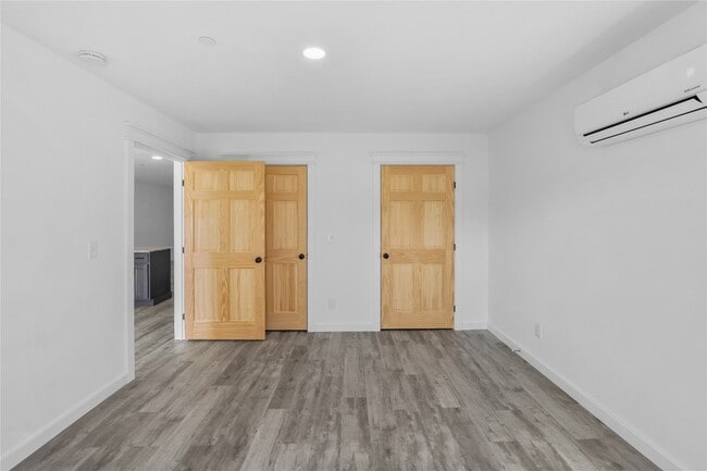 Building Photo - 423 W 3rd St