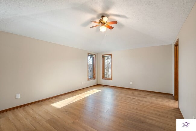 Building Photo - AVAILABLE NOW!