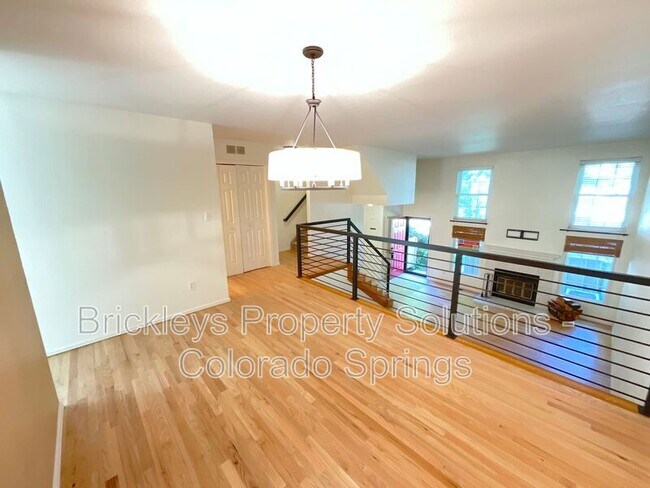 Building Photo - 1857 Lorraine St