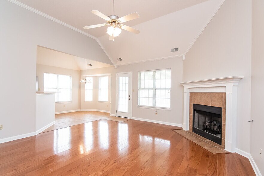 Building Photo - 4190 Louden Dr