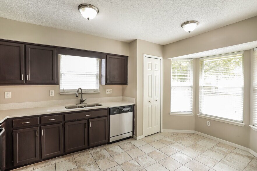 Building Photo - 1903 Farm Way