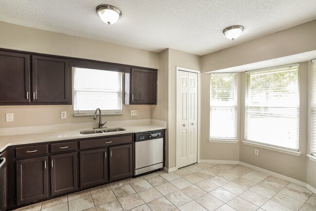 Building Photo - 1903 Farm Way