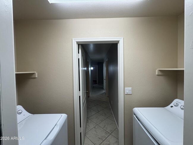 Building Photo - 14634 W Marcus Dr