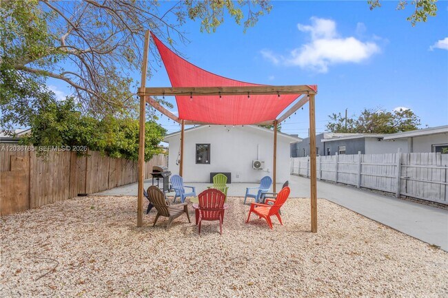 Building Photo - 3016 NW 22nd Ct