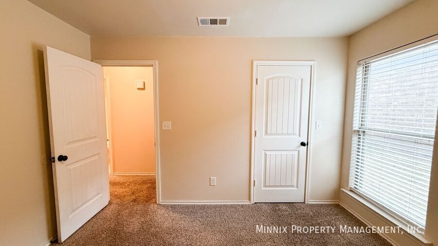 Building Photo - 7452 103rd St