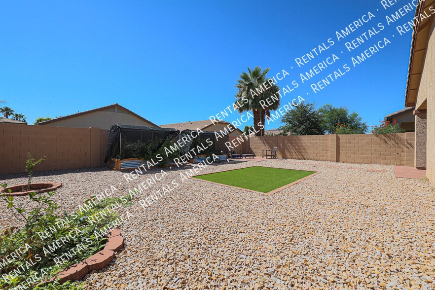 Building Photo - 201 W Kona Dr