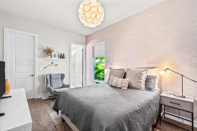 Building Photo - 114 Carmela Ct