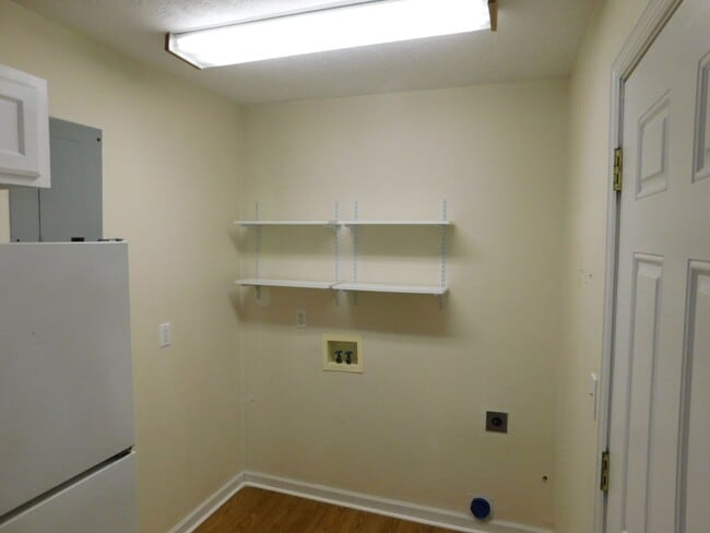 Building Photo - Flexible lease terms