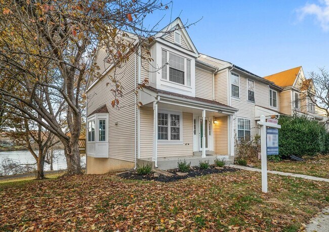 Building Photo - Gorgeous End Unit townhouse with WATER VIEWS ready mid August!