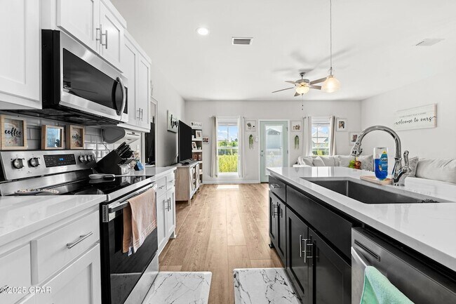 Building Photo - 326 Raven Ln