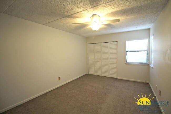 Building Photo - Charming 2 Bedroom Ground Unit at The Cedars