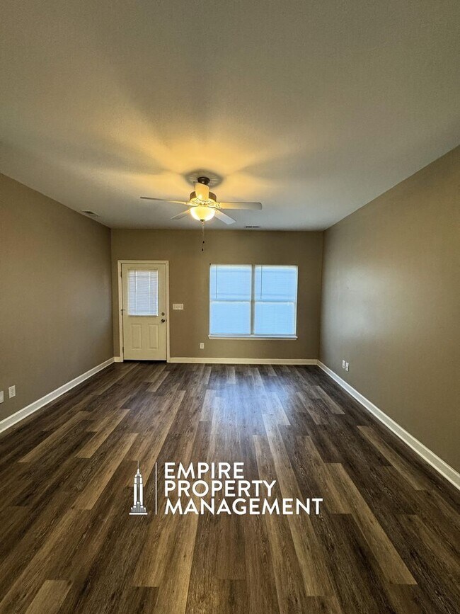 Building Photo - 216 Fern Bank Dr