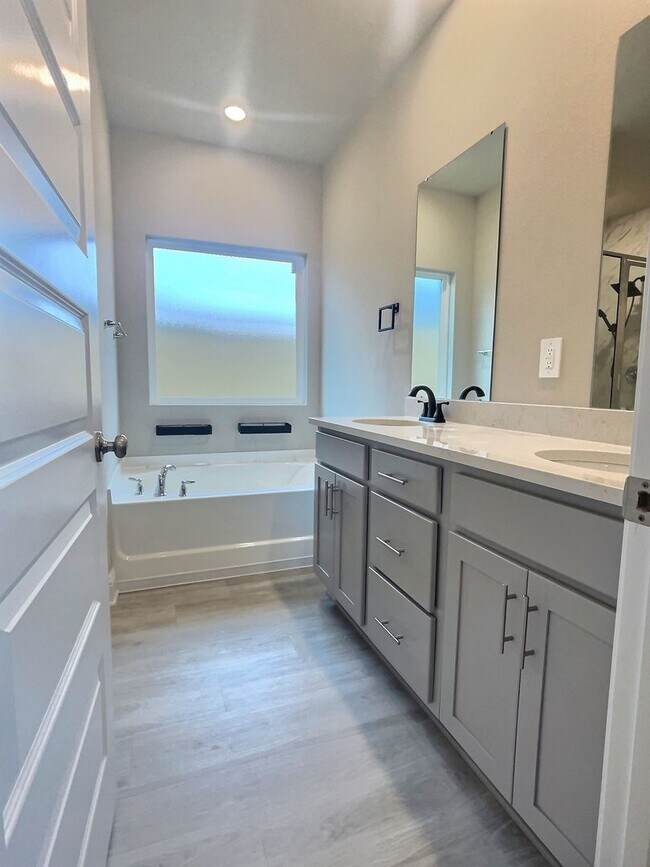 Building Photo - 3 BD 2 BA Home located in the Ocean Springs School District