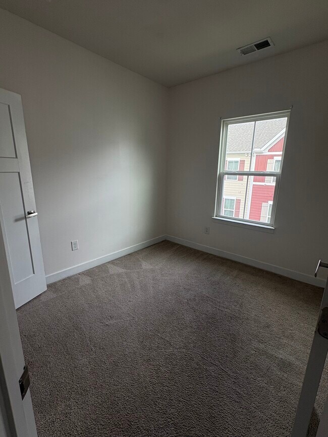 Building Photo - Chesapeake Home