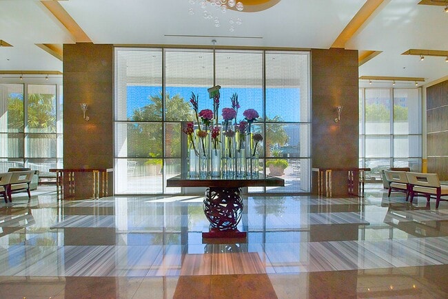 Building Photo - Turnberry Towers 1904E-Strip/Golf/City Views from this Fully Furnished 1Bd Residence