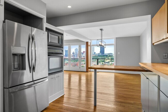 Building Photo - *Beautifully Updated & Spacious 4BD/2.5BA Single Family Home Available in South Side Slopes*
