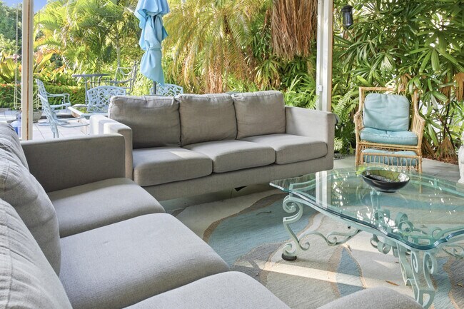 Building Photo - 1905 Meadow Ct