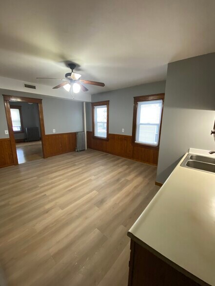 Building Photo - 356 Chandler St