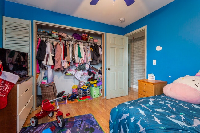 Building Photo - 2440 River Rd