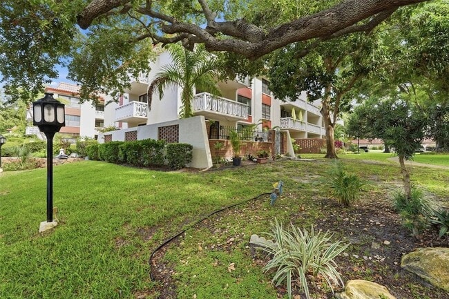 Building Photo - 2612 Pearce Dr