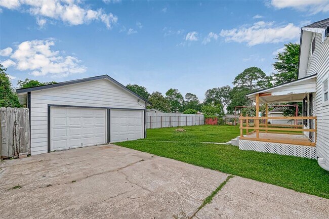 Building Photo - 7119 Farnsworth St