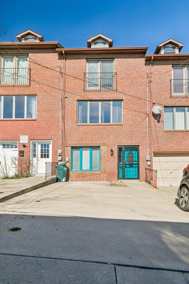 Building Photo - 3379 Frederick St