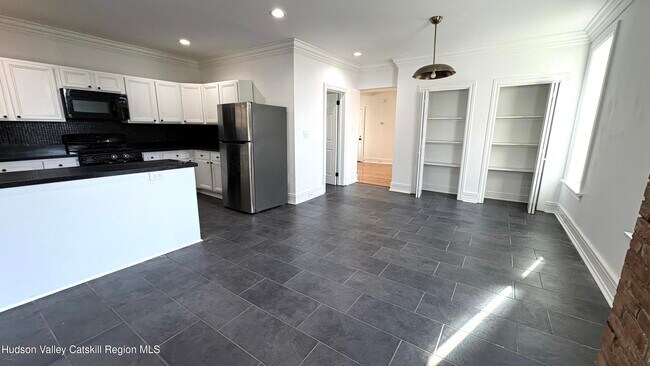 Building Photo - 16 McKinstry Pl