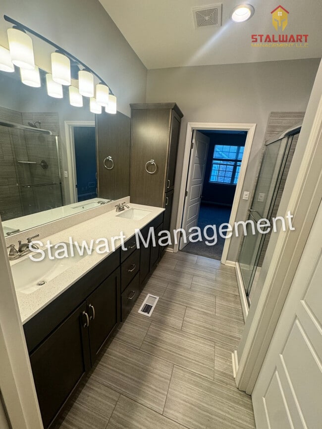 Building Photo - Maintenance free living in Blue Valley School district