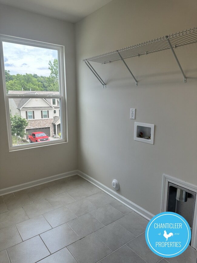 Building Photo - 2528 Reynolds Dr