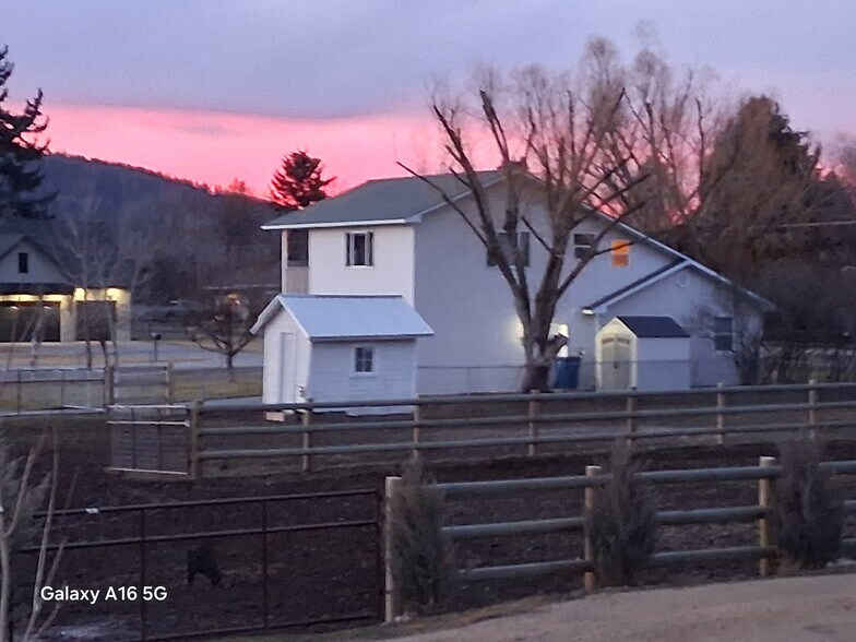 Building Photo - 2424 Mc Cauley Ln