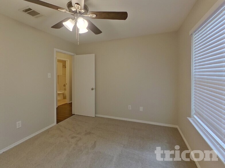 Building Photo - 4845 Leaf Hollow Dr