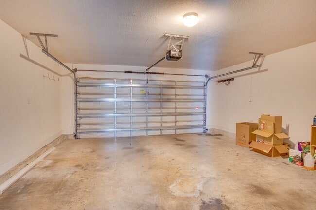 Building Photo - Modern 4BR/3BA Home Near NAS Pensacola – $500 Off Deposit for Qualified Active Duty Military – Pr...