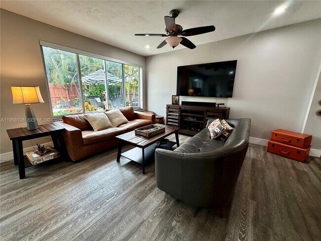 Building Photo - 3817 SW 33rd Ct