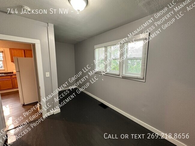 Building Photo - 744 Jackson St NW