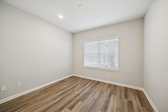 Building Photo - 206 Clark Rd