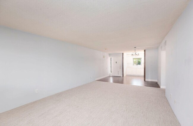 Building Photo - 1212 NE 14th Ct