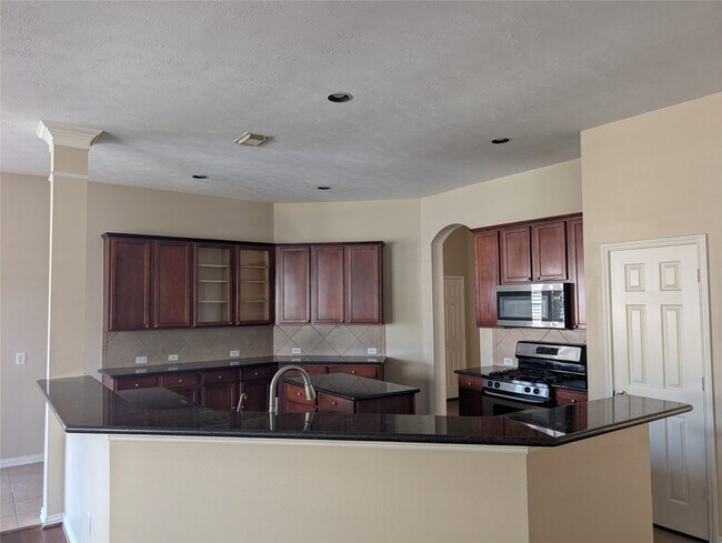 Building Photo - 18627 Summercliff Ln